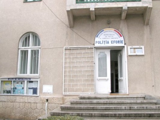 Un TÂNĂR a dat dovadă de spirit civic, RETURNÂND o GEANTĂ cu BANI şi BUNURI
